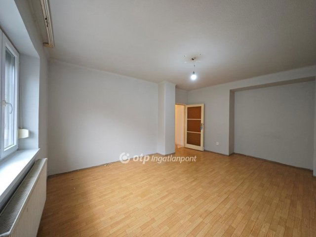 Eladó téglalakás, Budapesten, IV. kerületben 48.5 M Ft, 1 szobás