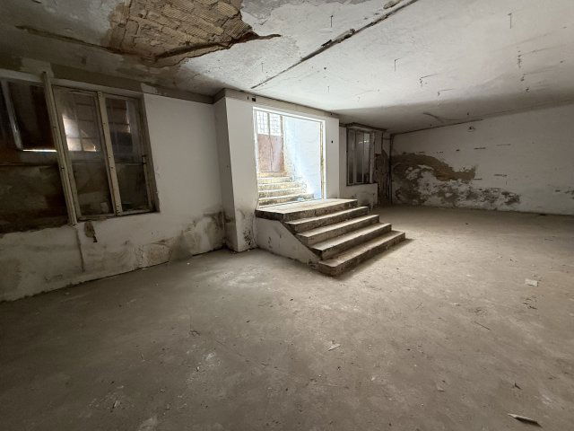 Eladó üzlethelyiség, VIII. kerületben, Blaha Lujza téren