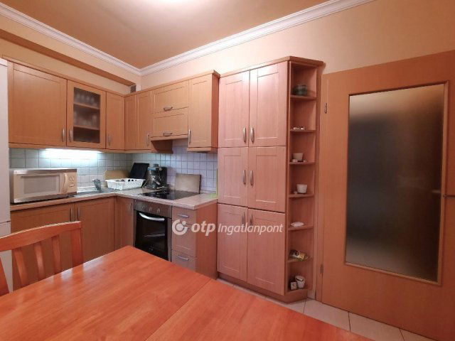 Eladó téglalakás, Siófokon 88.5 M Ft, 2 szobás