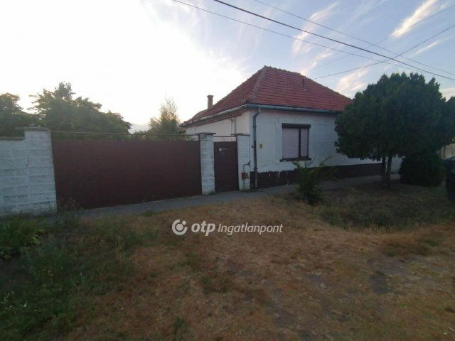 Eladó családi ház, Kecelen 15.49 M Ft, 2 szobás