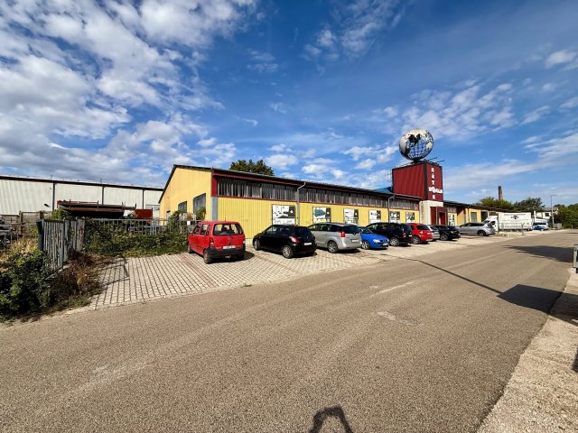 Kiadó üzlethelyiség, Móron 1230 E Ft / hó