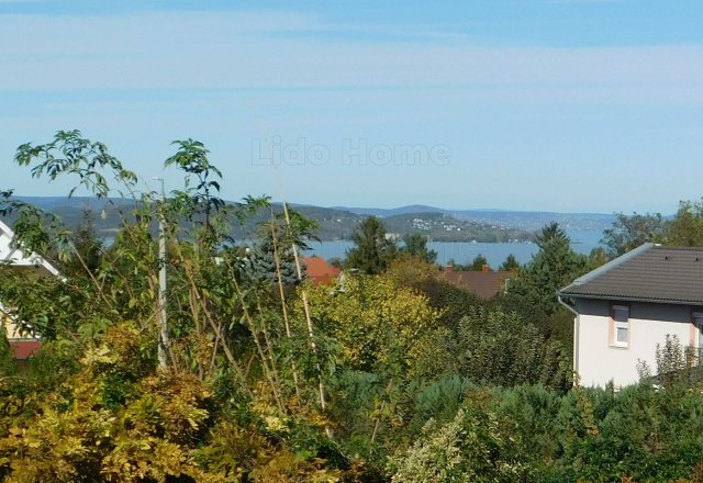 Eladó családi ház, Balatonföldváron 220 M Ft, 5 szobás