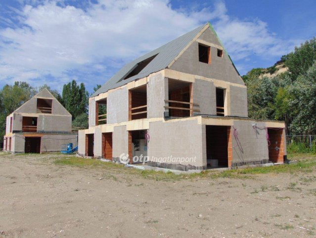 Eladó nyaraló, Balatonakarattyán 186.639 M Ft, 3 szobás