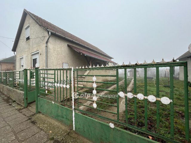 Eladó családi ház, Egyeken 10.5 M Ft, 3+1 szobás