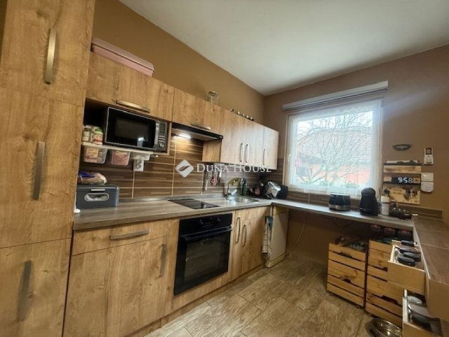 Eladó családi ház, Vecsésen 88 M Ft, 5 szobás