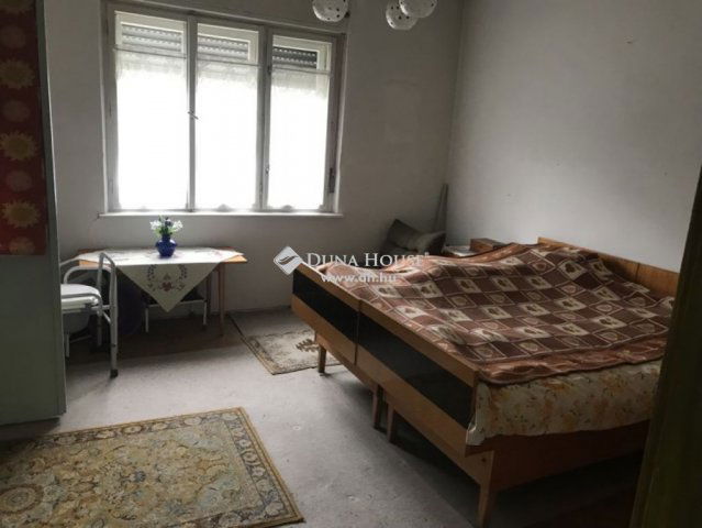 Eladó családi ház, Lábatlanon 32 M Ft, 2+1 szobás