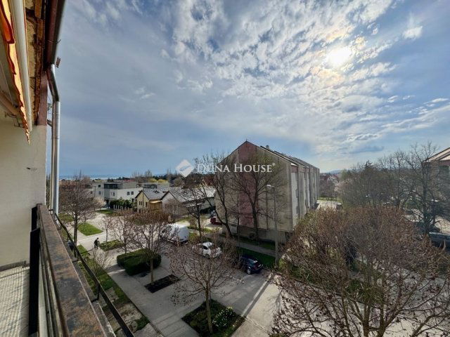 Eladó téglalakás, Balatonfüreden 82.9 M Ft, 4 szobás