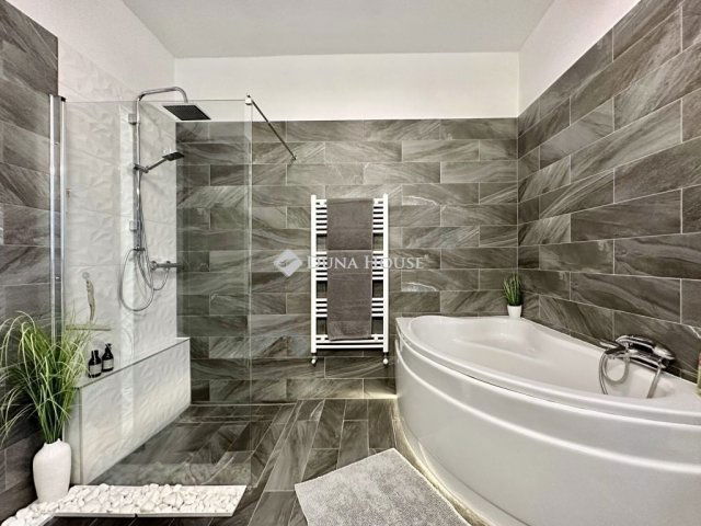 Eladó családi ház, Pécsett 115 M Ft, 4 szobás