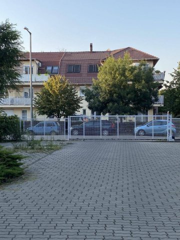 Kiadó garázs, Szegeden, Csaplár Benedek utcában 18 E Ft / hó