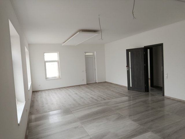 Eladó téglalakás, Nyíregyházán 95 M Ft, 4 szobás
