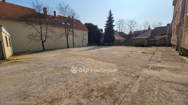 Eladó téglalakás, Egerben 41 M Ft, 2 szobás