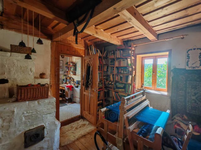 Eladó családi ház, Zalacsányon 264.9 M Ft, 8 szobás