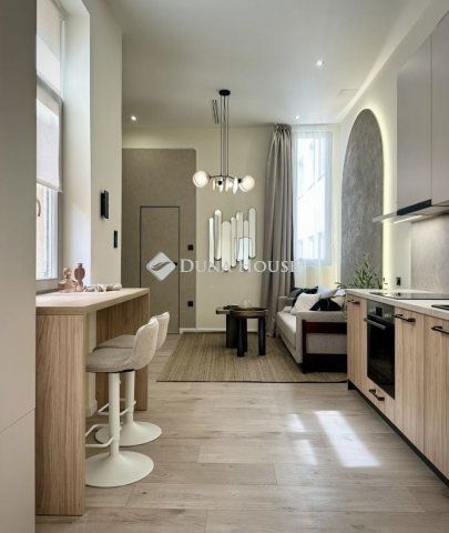 Eladó téglalakás, Budapesten, V. kerületben 123 M Ft, 1 szobás