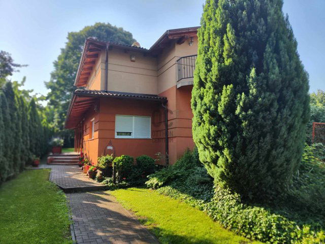 Eladó családi ház, Siófokon 196 M Ft, 7 szobás