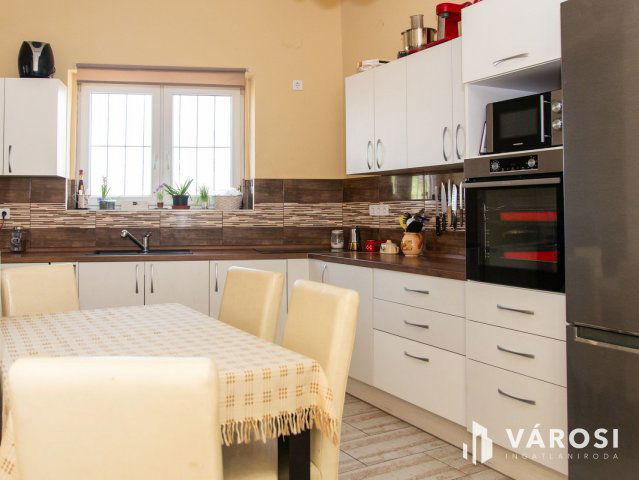 Eladó családi ház, Vámospércsen 49.9 M Ft, 6 szobás