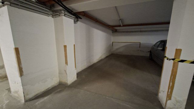 Kiadó garázs, Pécsett, Mária utcában 20 E Ft / hó