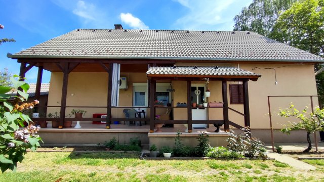 Eladó családi ház, Tolnán, Tavasz utcában 67 M Ft, 5 szobás