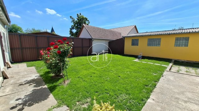 Eladó családi ház, Szegeden, Gyémánt utcában 109 M Ft