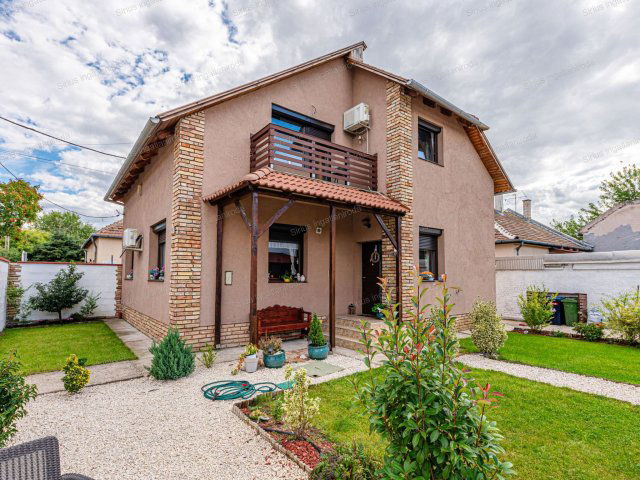 Eladó családi ház, Budapesten, XX. kerületben, Lázár utcában