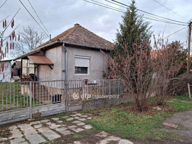Eladó családi ház, Mohorán 19.9 M Ft, 2+1 szobás