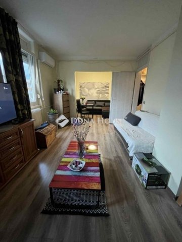 Eladó panellakás, Pétfürdőn 35 M Ft, 2 szobás