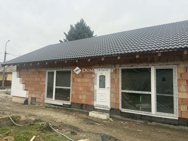 Eladó téglalakás, Szigetszentmártonban 65 M Ft, 2 szobás