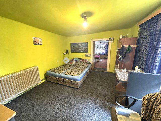 Eladó családi ház, Izsákon 16.5 M Ft, 2 szobás