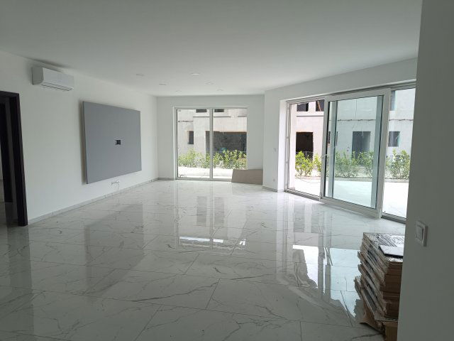 Eladó családi ház, Dunaharasztin 250 M Ft, 5 szobás