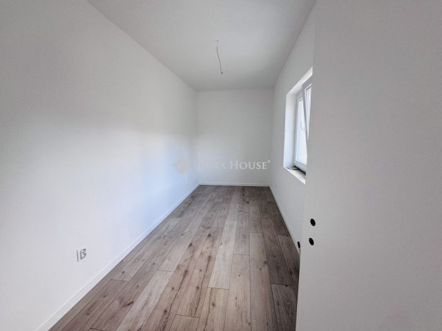 Eladó téglalakás, Pécsett 89.9 M Ft, 4 szobás