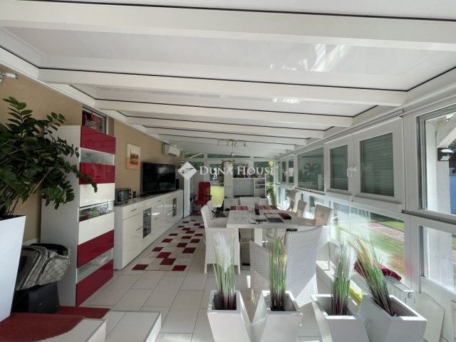 Eladó családi ház, Pócsmegyeren 110 M Ft, 3 szobás