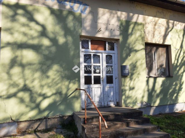 Kiadó üzlethelyiség, Jászjákóhalmán 150 E Ft / hó