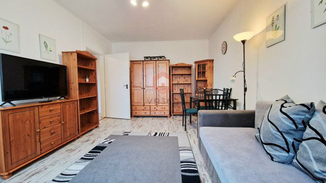 Kiadó panellakás, albérlet, Pécsett, Szigeti úton 150 E Ft / hó