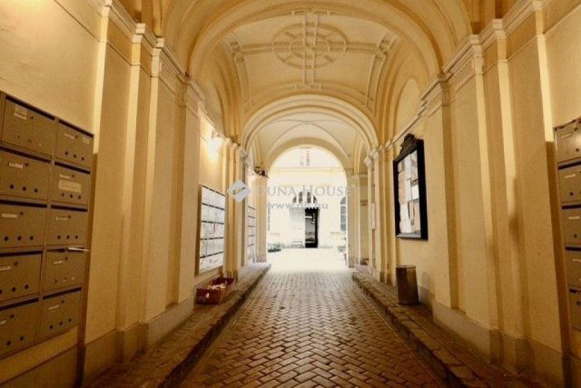 Eladó téglalakás, Budapesten, V. kerületben 84.99 M Ft, 3 szobás