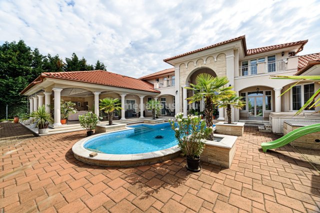 Eladó családi ház, Érden 680 M Ft, 8+3 szobás