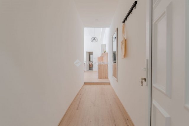 Eladó téglalakás, Budapesten, V. kerületben 68.99 M Ft, 1 szobás