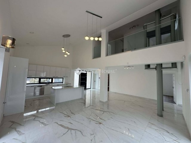 Eladó családi ház, Vecsésen 245 M Ft, 5 szobás