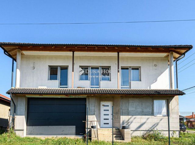 Eladó ikerház, Pécelen 129 M Ft, 6 szobás / költözzbe.hu