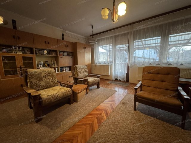 Eladó téglalakás, Gyulán 65 M Ft, 6 szobás