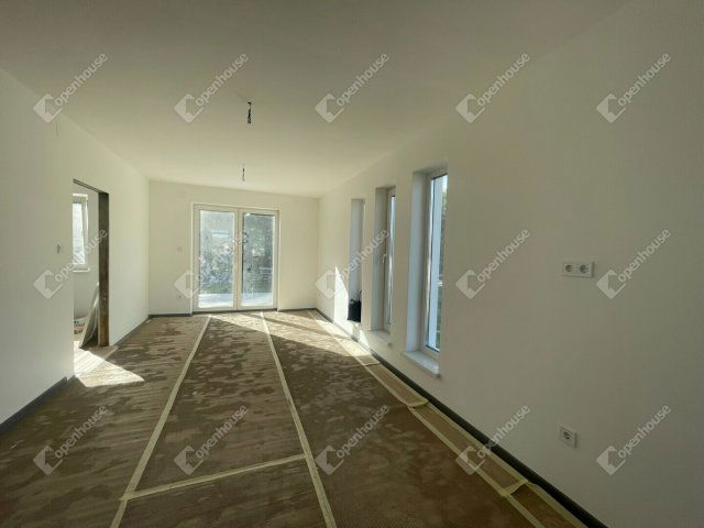 Eladó családi ház, Környén 84.9 M Ft, 2+1 szobás