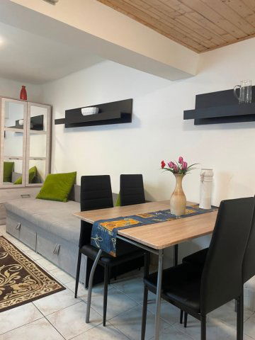 Kiadó családi ház, albérlet, Pécsett, Remény utcában