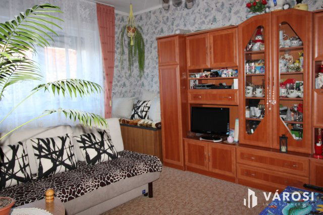 Eladó téglalakás, Zircen 61 M Ft, 2 szobás