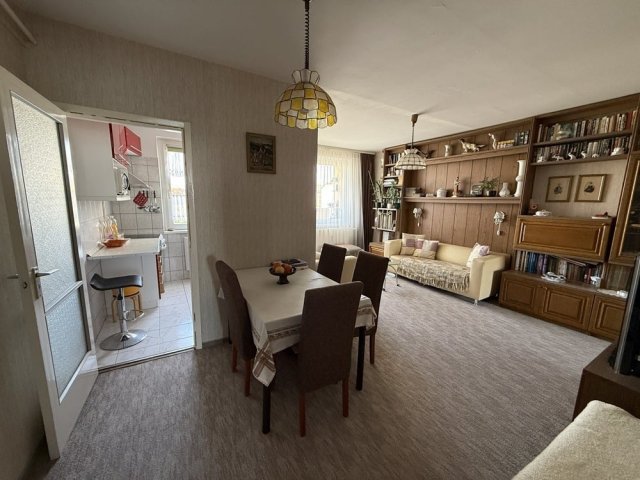 Eladó panellakás, Várpalotán 50 M Ft, 1+3 szobás