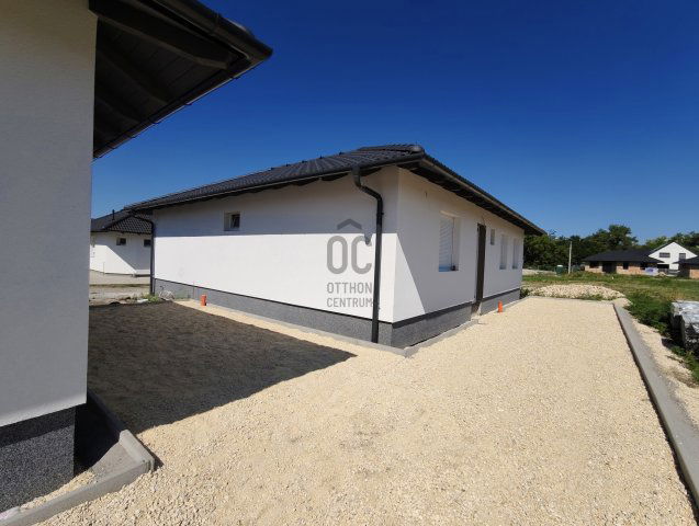Eladó ikerház, Székesfehérvárott 94.5 M Ft, 4 szobás