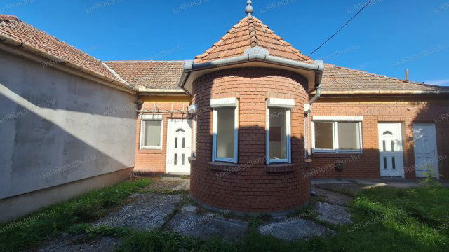 Eladó családi ház, Jászberényben 36.99 M Ft, 5 szobás