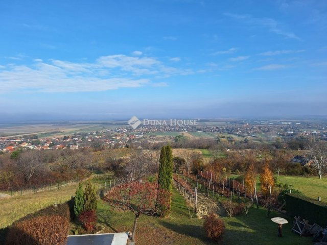 Eladó nyaraló, Nyúlon 57.9 M Ft, 3+1 szobás