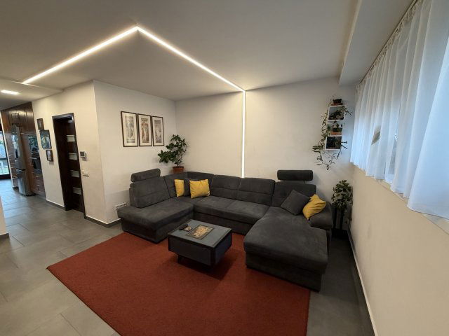 Eladó családi ház, Szegeden 297 M Ft, 7 szobás