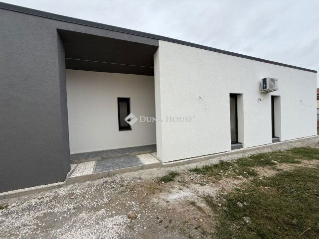 Eladó családi ház, Vépen 77.9 M Ft, 1+3 szobás