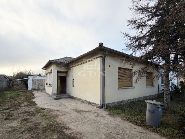 Eladó családi ház, Baján 40.5 M Ft, 3 szobás