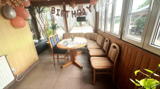 Eladó hotel, Egyházasrádócon 230 M Ft, 8 szobás