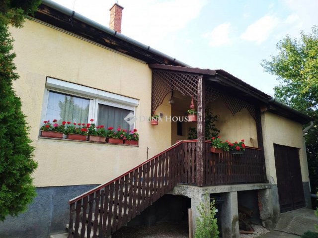 Eladó családi ház, Kápolnásnyéken 125 M Ft, 6 szobás